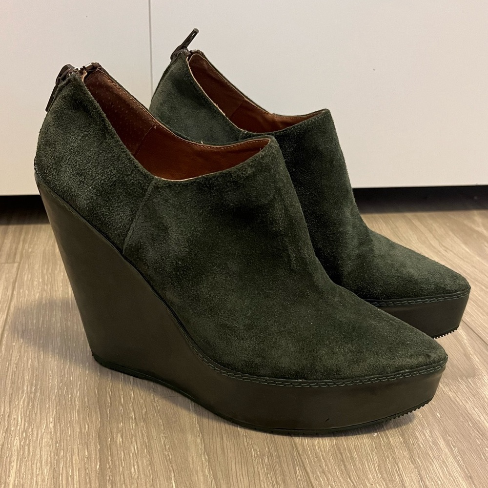 EUC Palomitas Green/Grey Suede Platform Booties with Pointed Toe Size 37